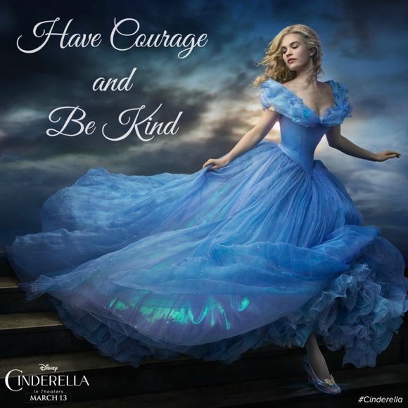 Disney’s Cinderella Necklace - Picture 2 of 4